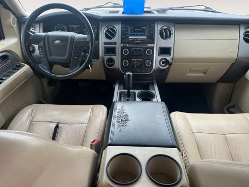 Used 2015 Ford Expedition XLT image 10