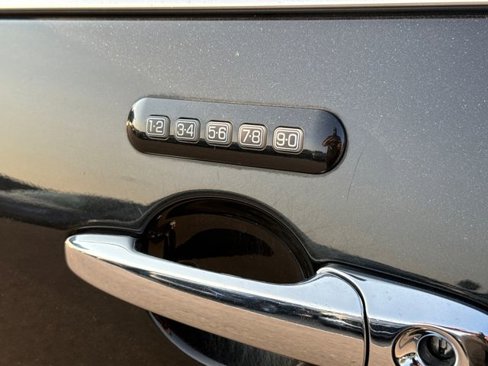Used 2010 Lincoln MKZ image 24