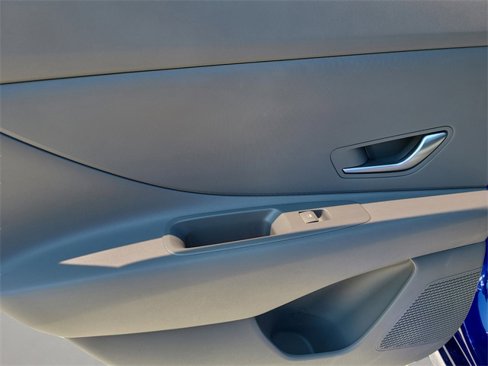 Used 2022 Hyundai Elantra SEL image 17