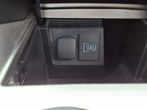 Used 2020 Ford Explorer XLT w/ Equipment Group 202A image 17