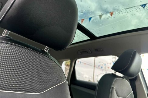 Certified 2023 Volkswagen Taos SE w/ Panoramic Sunroof Package image 17