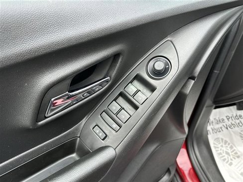 Certified 2022 Chevrolet Trax LT w/ LT Convenience Package image 23
