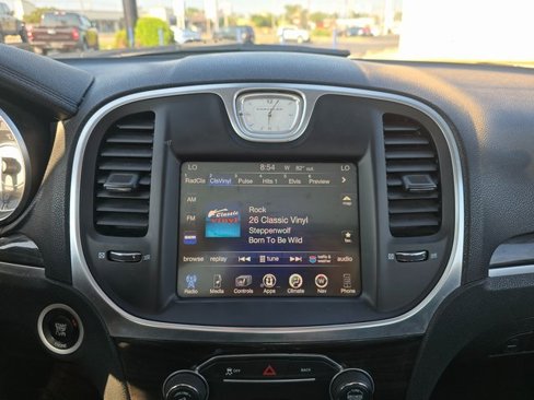 Used 2016 Chrysler 300 Limited image 17