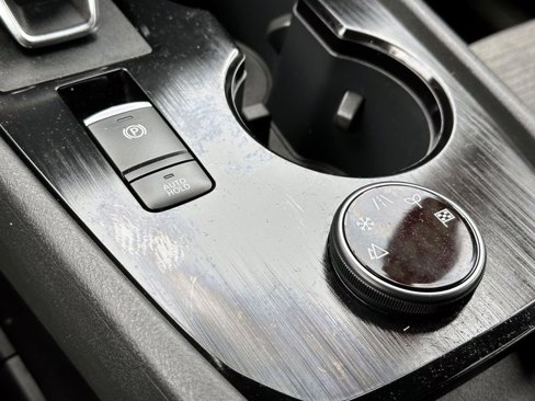 Certified 2022 Nissan Rogue SV image 33