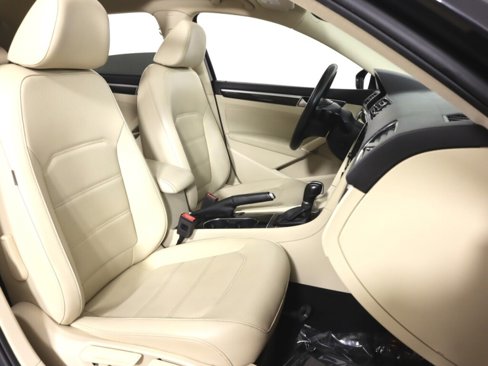 Used 2019 Volkswagen Passat 2.0T SE R-Line image 38