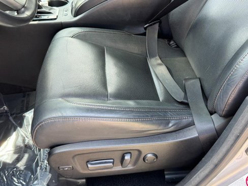 Used 2016 Toyota Highlander Limited image 25