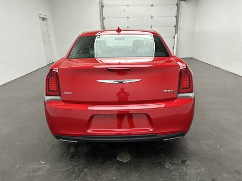 Used 2017 Chrysler 300 S image 7