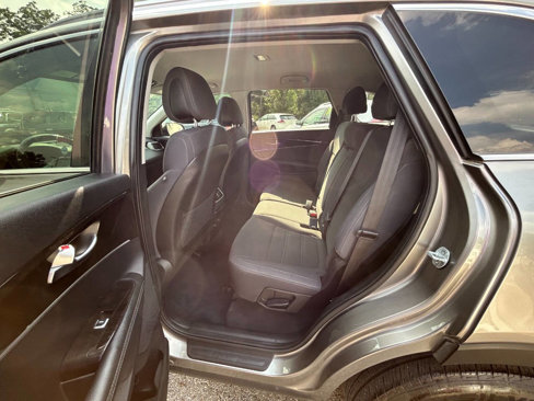 Used 2016 Kia Sorento LX w/ LX Convenience Package image 6