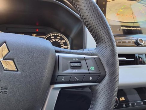 New 2025 Mitsubishi Outlander SE image 18