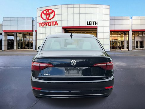 Used 2021 Volkswagen Jetta SE w/ SE Cold Weather Package image 6