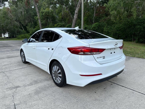 Used 2017 Hyundai Elantra SE image 5