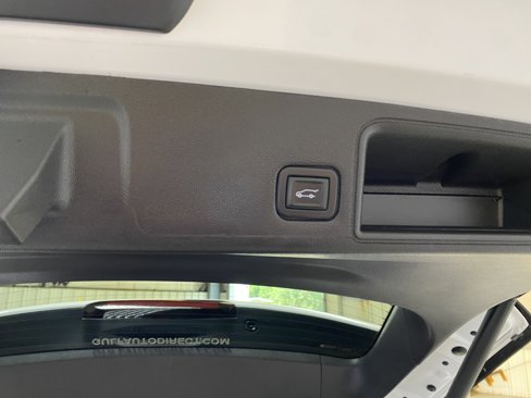 Used 2024 GMC Terrain SLT image 32