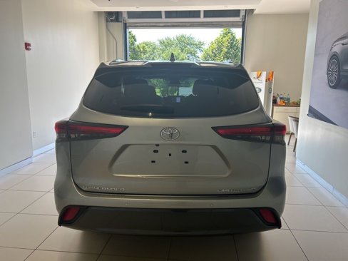 Used 2022 Toyota Highlander Limited image 17