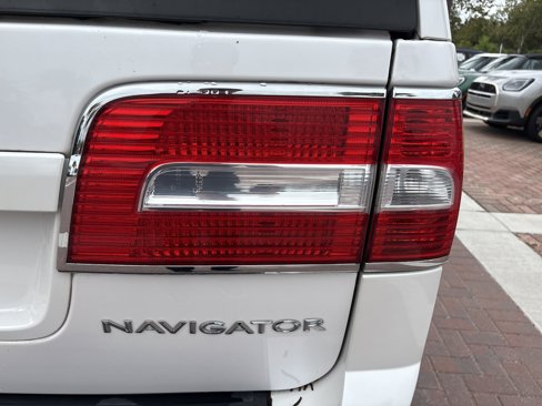 Used 2009 Lincoln Navigator 4WD image 43