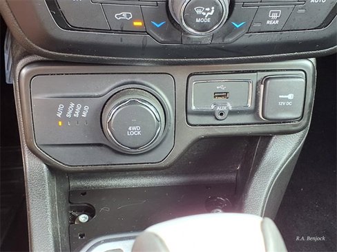 Used 2021 Jeep Renegade Latitude image 21