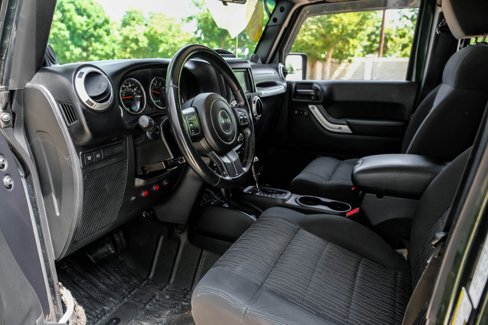 Used 2011 Jeep Wrangler Unlimited Rubicon w/ Dual Top Group image 13