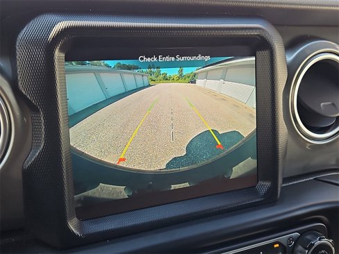Used 2020 Jeep Wrangler Unlimited Sahara image 14