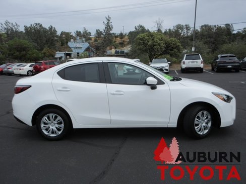Used 2019 Toyota Yaris L image 3