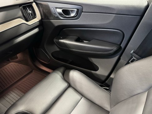 Used 2020 Volvo XC60 T6 Inscription w/ Protection Package image 28