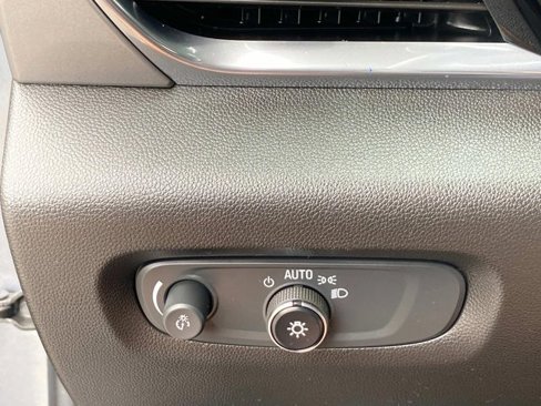 Used 2020 Chevrolet Traverse LS image 17