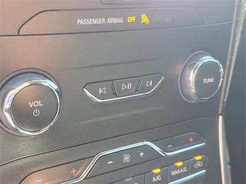 Used 2020 Ford Edge SEL w/ Cold Weather Package image 30