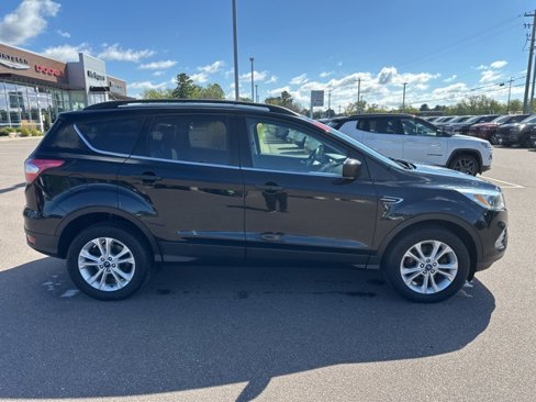 Used 2018 Ford Escape SE image 3