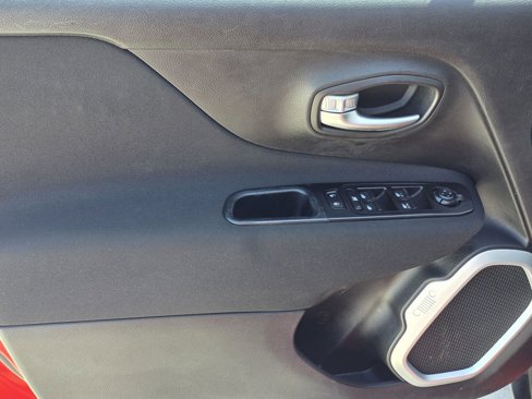 Used 2019 Jeep Renegade Latitude image 16