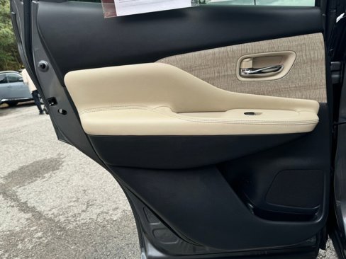 Used 2022 Nissan Murano SL w/ SL Moonroof Package image 17