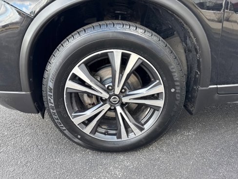 Used 2020 Nissan Rogue SV w/ Premium Package image 12