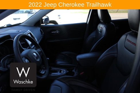 Used 2022 Jeep Cherokee Trailhawk w/ Comfort/Convenience Group image 15