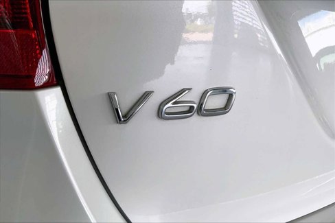 Used 2018 Volvo V60 T5 Cross Country image 7