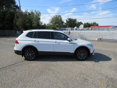 Used 2022 Volkswagen Tiguan SE image 6