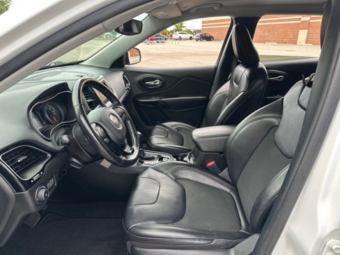 Used 2021 Jeep Cherokee Latitude Plus image 25
