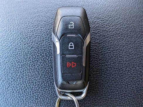 Used 2016 Ford Explorer XLT image 29