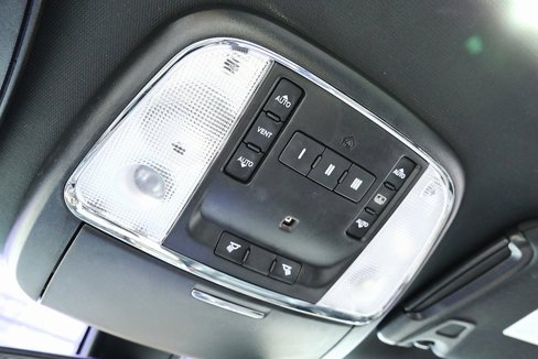 Used 2016 Chrysler 300 C Platinum image 32