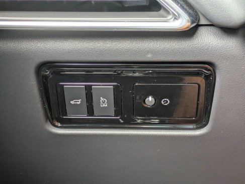 Used 2020 Jaguar F-PACE Premium image 19