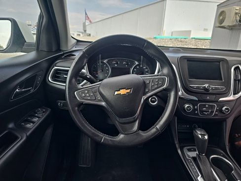 Used 2019 Chevrolet Equinox LT image 2