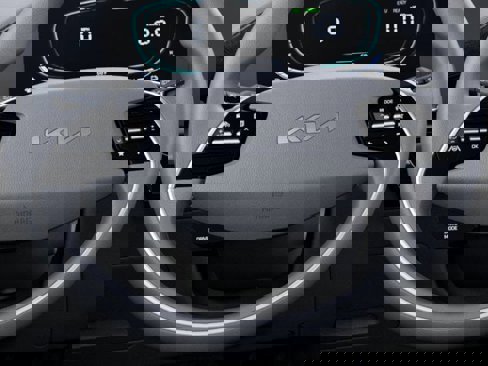 New 2025 Kia Niro LX image 22