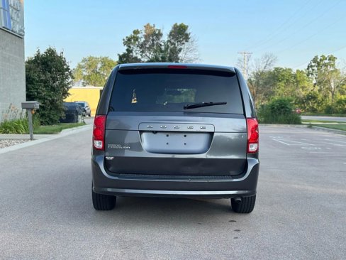 Used 2016 Dodge Grand Caravan SXT image 6
