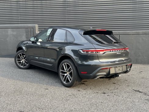 Certified 2025 Porsche Macan image 3