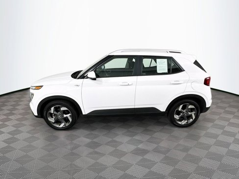 Certified 2024 Hyundai Venue SEL image 8