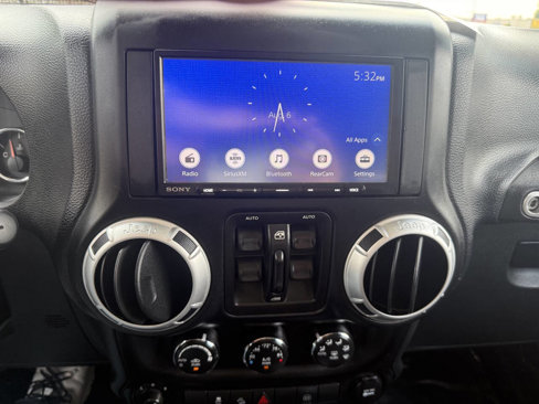 Used 2012 Jeep Wrangler Unlimited Rubicon w/ Connectivity Group image 22
