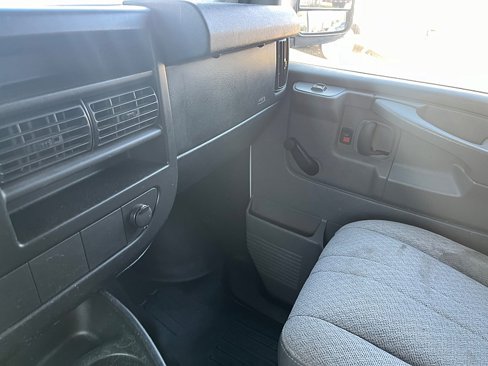 Used 2012 Chevrolet Express 2500 image 24
