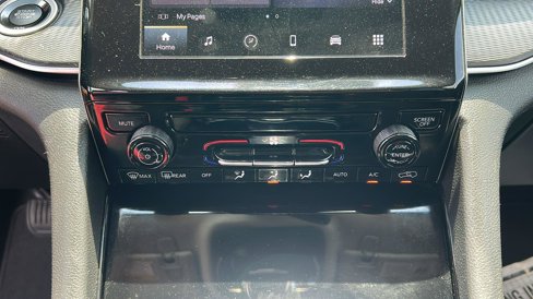 Used 2023 Jeep Grand Cherokee L Laredo image 16