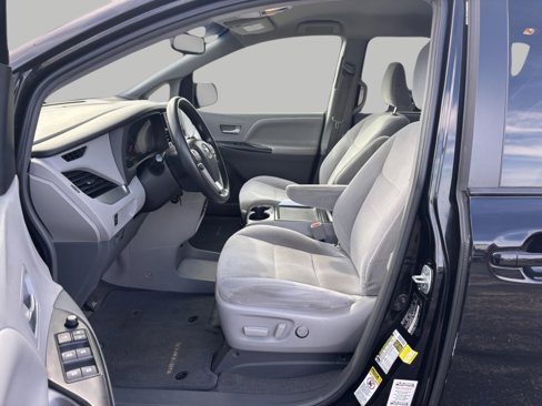Used 2015 Toyota Sienna LE image 10