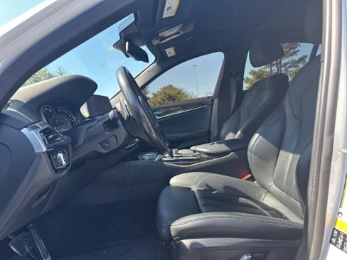 Used 2019 BMW 530i xDrive w/ M Sport Package image 3