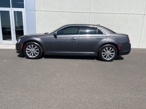 Used 2019 Chrysler 300 Limited image 4