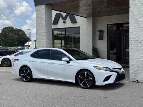 Used 2019 Toyota Camry XSE image 18