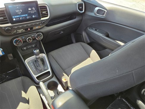 Used 2024 Hyundai Venue SE image 17