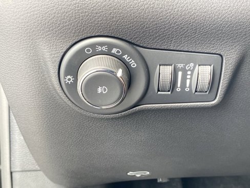 New 2025 Jeep Compass Latitude image 18